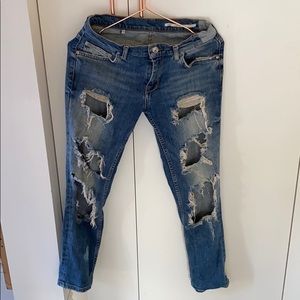 Medium rise relaxed fit Zara jeans.